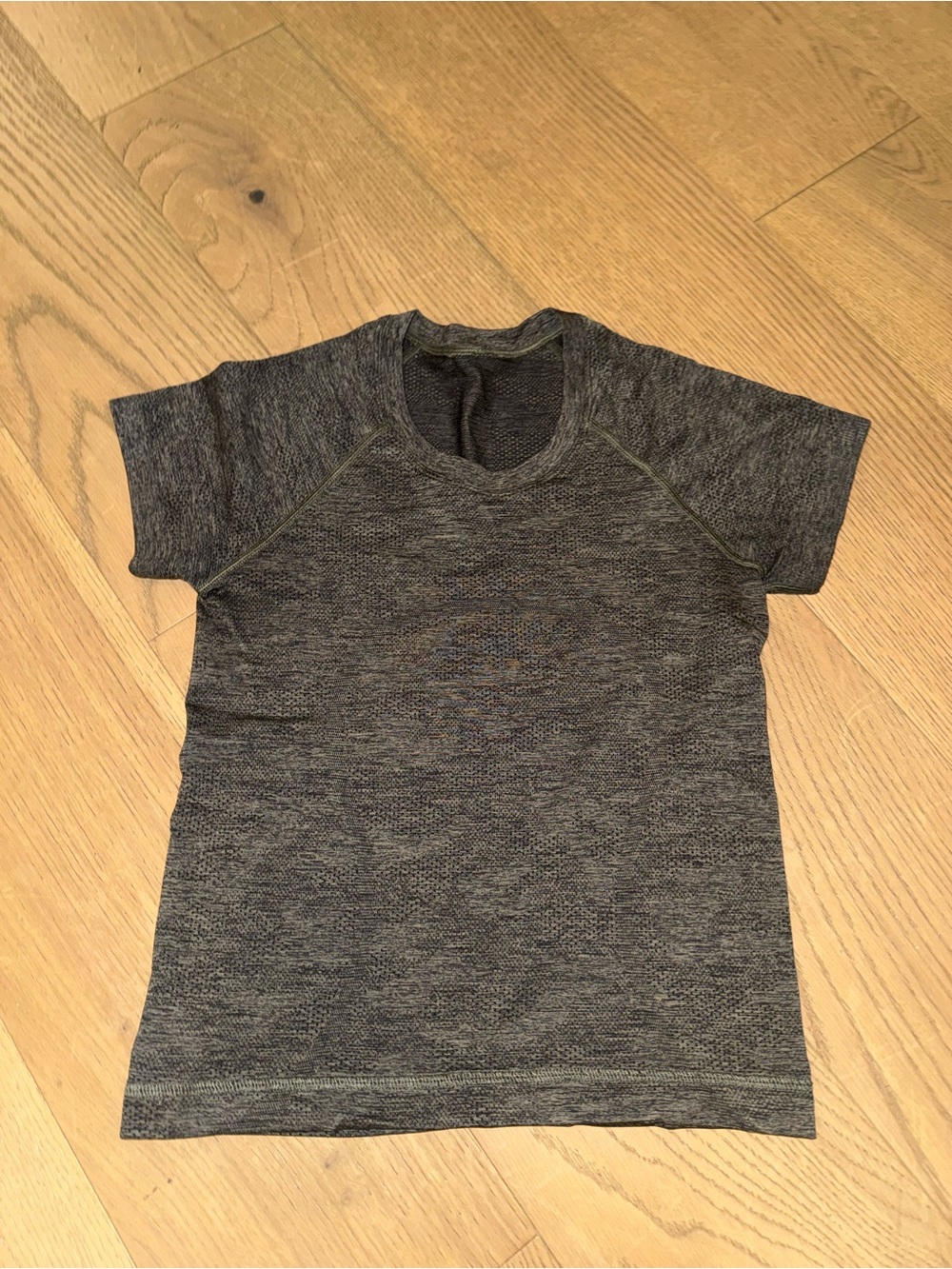 Lululemon workout top